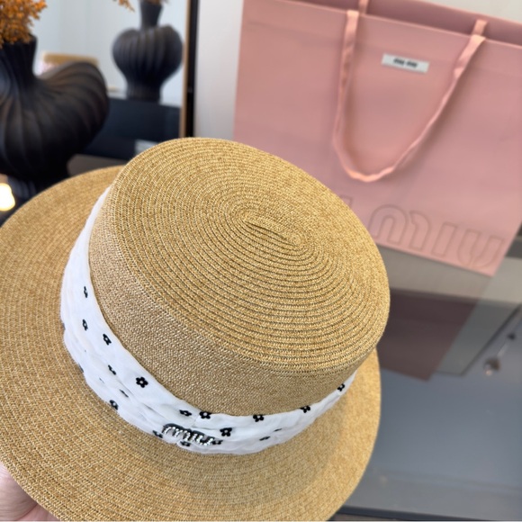 🤎 Miu Miu Straw Boater – Natural w/ White Floral Band & Crystal Logo | NWT - Picture 7 of 8